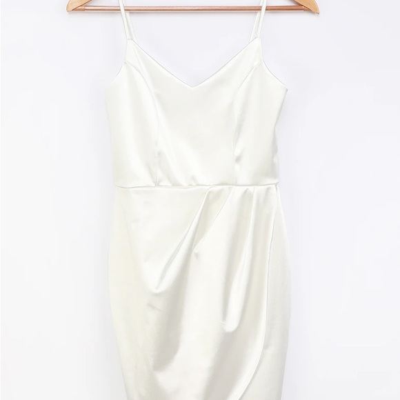 BNWT - Lulus White Satin Wrap Dress - Picture 2 of 4